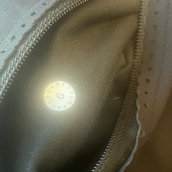 Lululemon Smooth Stride Mesh Crops size 6 Black - Picture 12 of 12